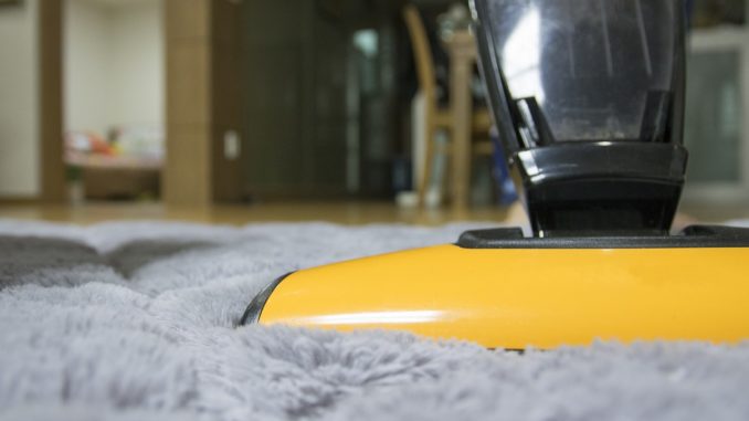 Teppich reinigen: Tipps und Hausmittel für einen sauberen Teppich