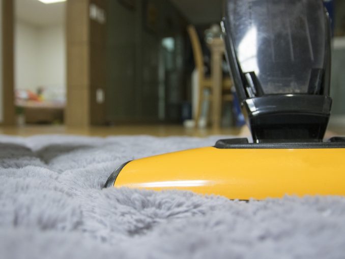 Teppich reinigen: Tipps und Hausmittel für einen sauberen Teppich