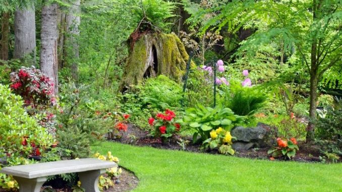Wie legt man einen Garten im Landhausstil an?