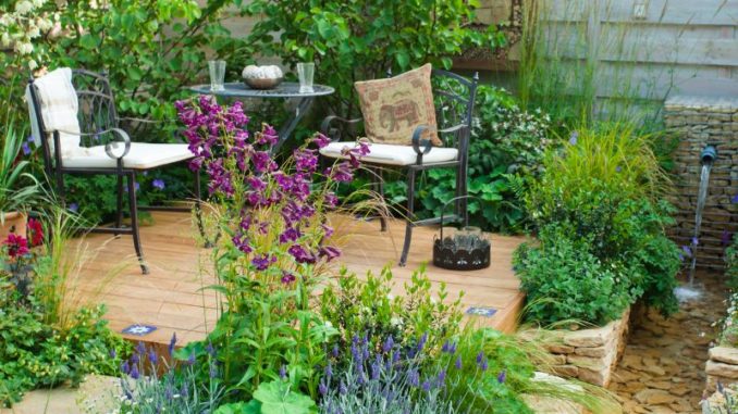 Pflege und Wartung von Gartenstuhlauflagen: Tipps für langanhaltenden Komfort