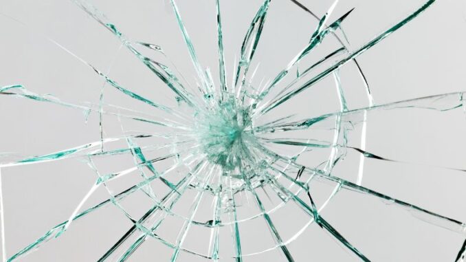 Fensterscheibe kaputt - Glasnotdienst holen