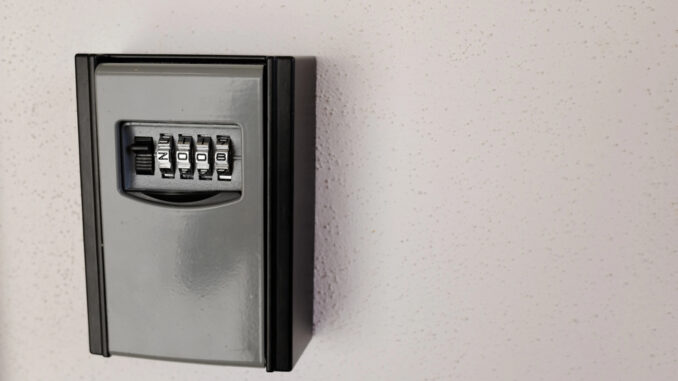 Schlüsselkasten im Außenbereich: Wetterfest, sicher und praxistauglich