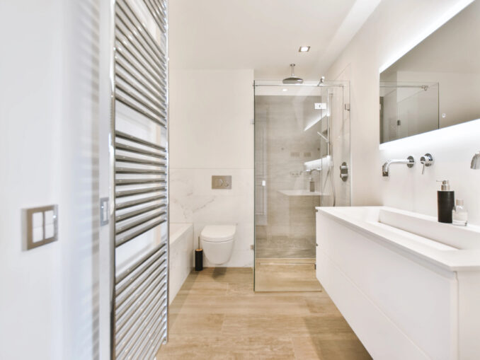 Fugenloses Badezimmer im Detail: Materialien, Kosten, Vor- und Nachteile – mit Praxiswissen aus Planung und Ausführung